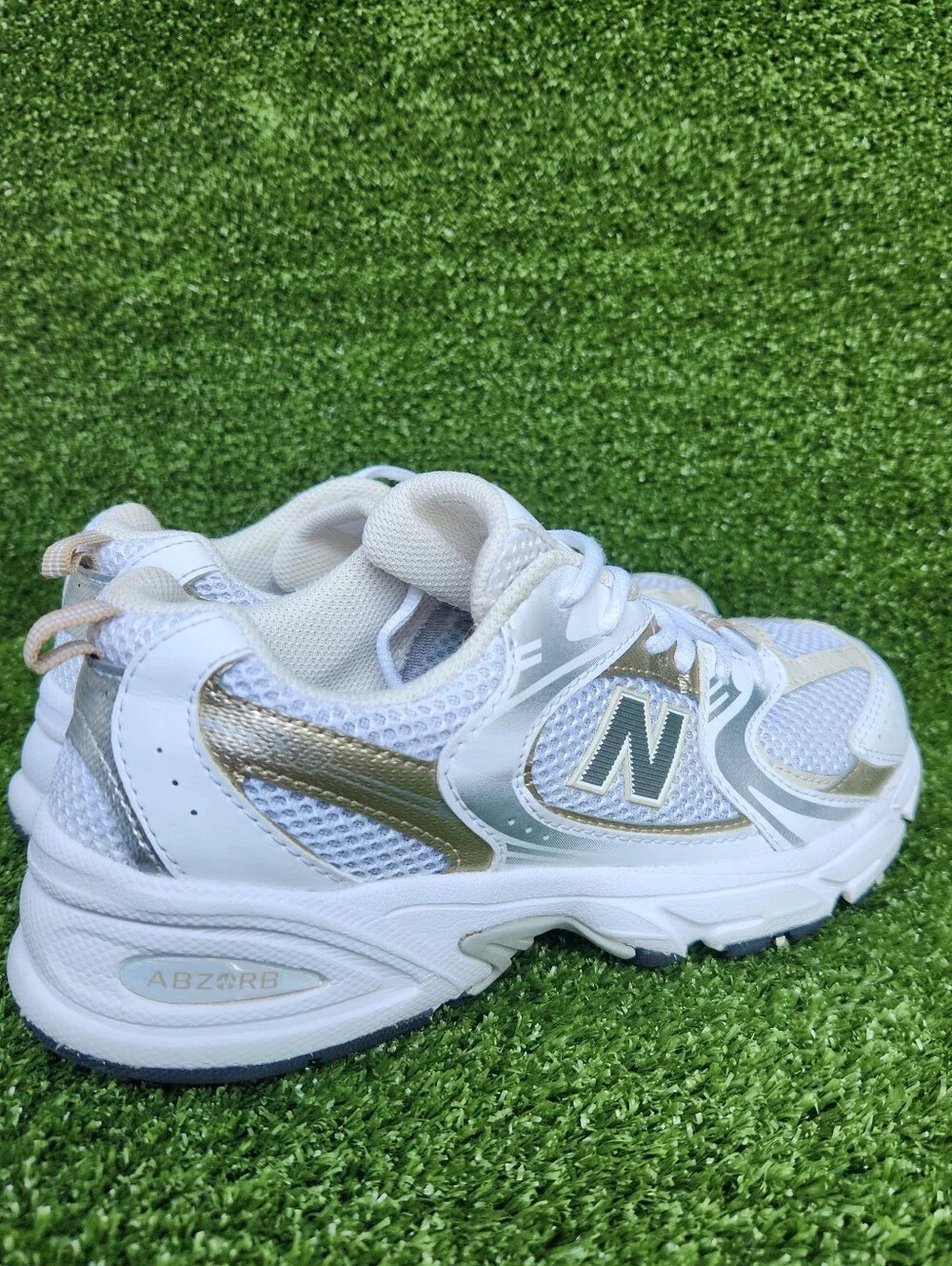 New Balance 530 Big Boys Running White Metallic Gold Comfy Youth Size 5 Sneakers